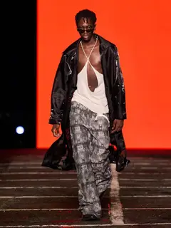Look 67: casaco, regata, calça