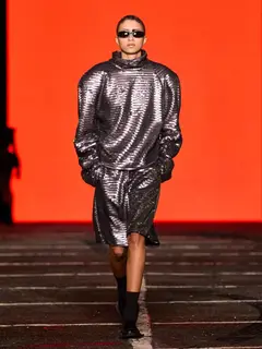 Look 69: blusa, saia