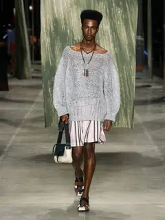 Look 13: suéter, shorts
