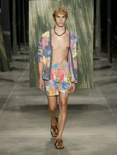Look 17: cardigã, shorts