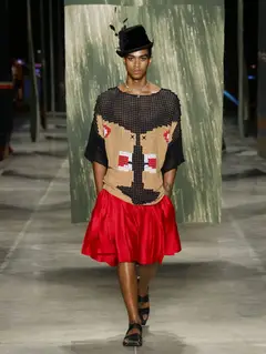 Look 19: blusão, saia