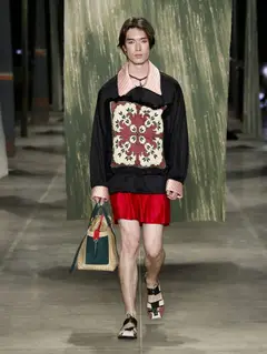 Look 23: camisa, shorts
