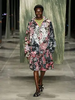 Look 27: jaqueta, shorts