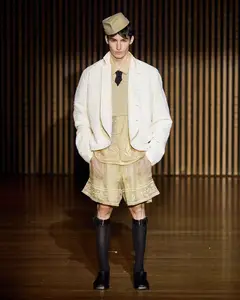 Look 16: blazer, colete, camisa, shorts