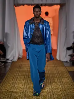 Look 12: casaco, calça, top