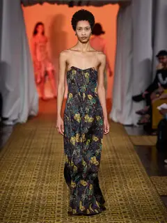 Look 13: vestido longo