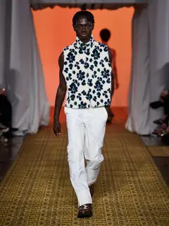 Look 17: colete, calça