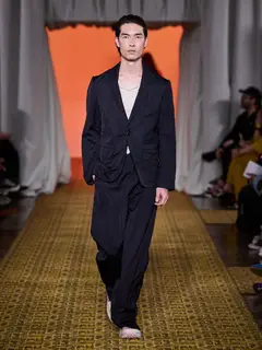 Look 23: terno, blazer, calça, top