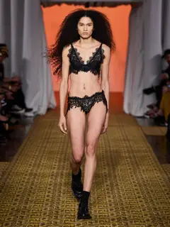 Look 30: lingerie, conjunto
