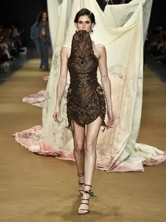 Look 4: vestido curto
