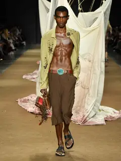 Look 7: camisa aberta, bermuda