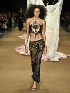 Look 19: top bustiê, saia