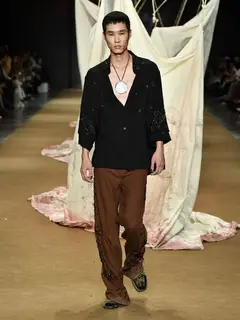 Look 24: camisa, calça