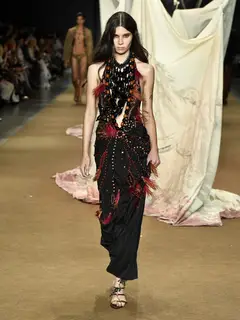 Look 25: vestido, calça?