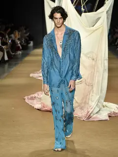Look 42: camisa, calça