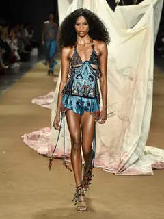 Look 43: top halter, minissaia/short