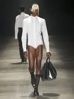 Look 18: camisa-body