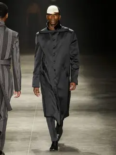 Look 32: sobretudo longo, calça