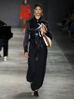 Look 14: camisa, saia, cinto