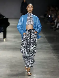 Look 19: jaqueta, top, calça