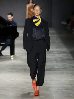 Look 23: blazer, blusa, calça
