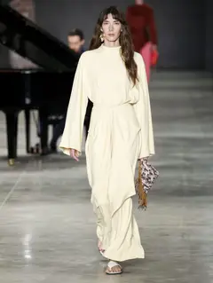 Look 30: blusa, saia/calça amarrada, conjunto
