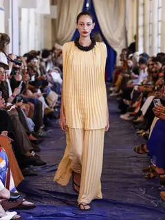 Look 4: bata, calça