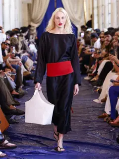Look 10: blusa, saia