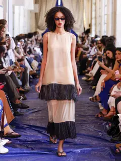 Look 17: bata, calça