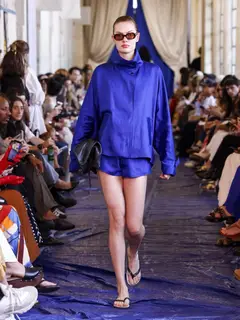 Look 29: jaqueta, shorts