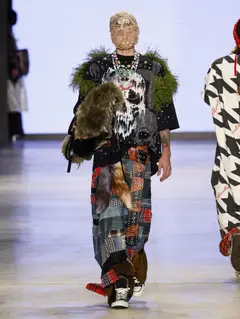 Look 26: camiseta, calça