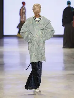 Look 34: casaco, calça