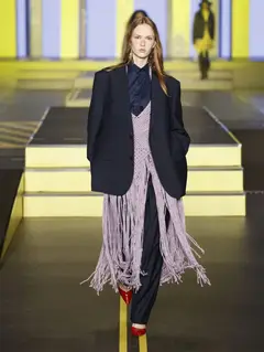 Look 2: blazer, camisa, vestido, calça