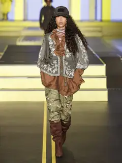Look 10: jaqueta, blusa, calça