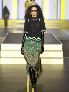 Look 12: blusa, saia
