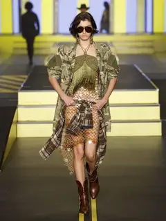 Look 13: parka, top, saia