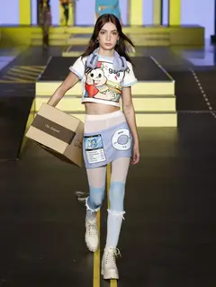 Look 27: camiseta, saia