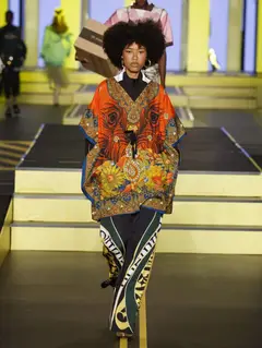 Look 33: poncho, calça
