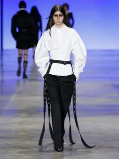 Look 5: camisa corset, calça