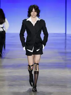 Look 6: blazer, shorts, camisa