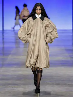 Look 19: vestido-casaco
