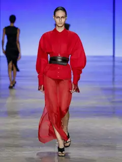 Look 37: camisa, saia