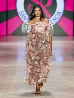 Look 1: vestido