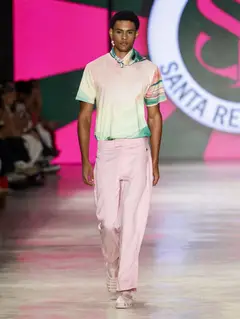 Look 11: camiseta, calça, lenco