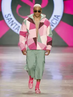 Look 14: jaqueta acolchoada, bermuda cargo