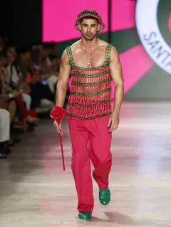 Look 17: regata vazada, calça