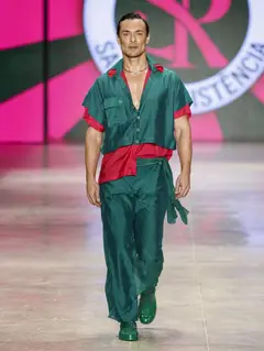 Look 19: camisa, camiseta, calça