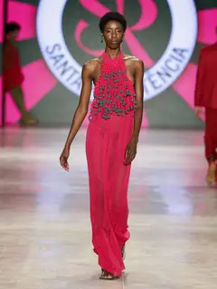 Look 23: vestido longo frente única