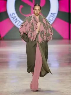 Look 30: casaco, calça