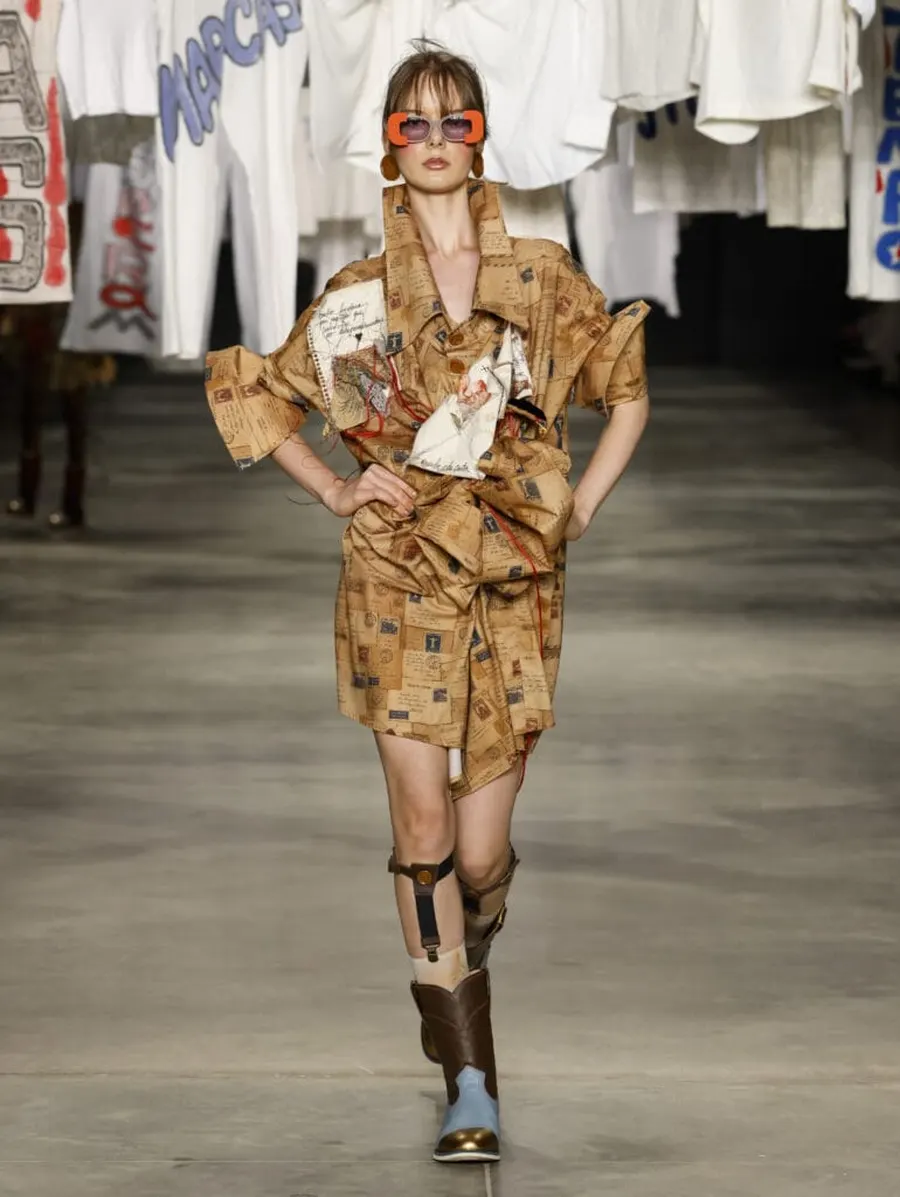 Look 13: vestido-camisa, faixa/nó na cintura